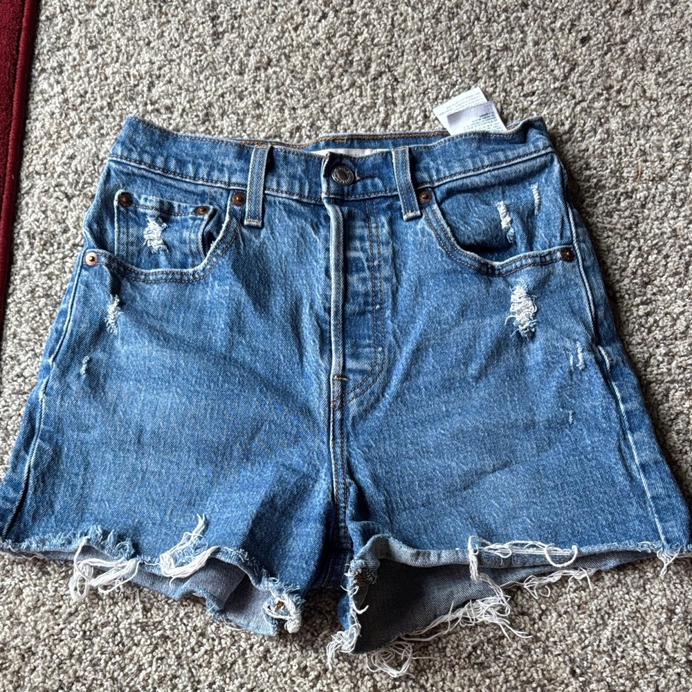 Levi’s Size 25 Medium Wash Ribcage Shorts
